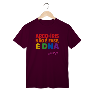 Nome do produto Camiseta Arco-íris não é fase, é DNA