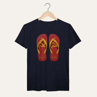 Nome do produto Camiseta Havaianas Foice e Martelo: Sátira Ativa - VOZ ATIVA | Algodão 100% (Prime-Premium)