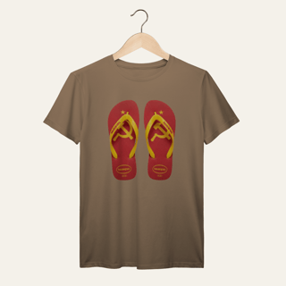 Nome do produto Camiseta Havaianas Foice e Martelo: Sátira Ativa - VOZ ATIVA | Algodão 100% (Prime-Premium)