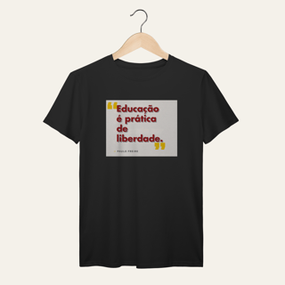 Nome do produto Camiseta Educação é Prática de Liberdade: Paulo Freire - Voz Ativa | Algodão 100% (Prime-Premium)