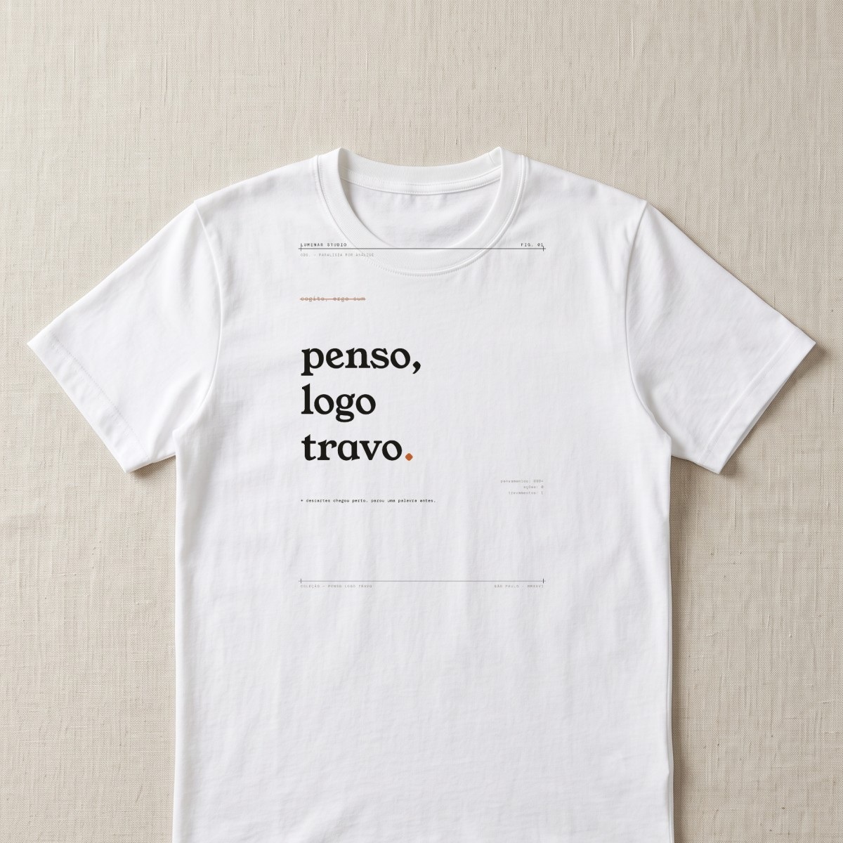 Penso, logo travo — Camiseta