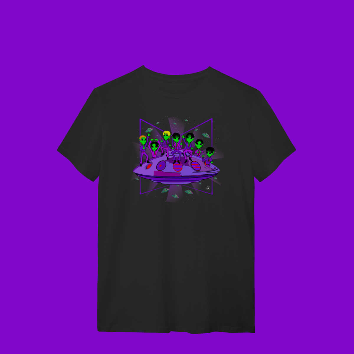 Nome do produto: BTS ALIENS ARIRANG - T-Shirt