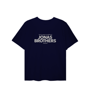 Nome do produto CAMISA PLUS SIZE - HERE TO SUPPORT MY GIRLFRIEND'S OBSESSION | JONAS BROTHERS