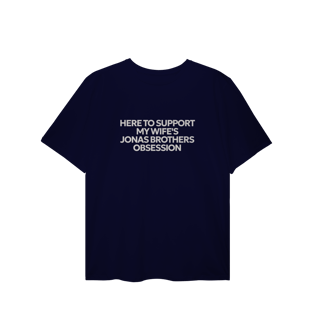 Nome do produto CAMISA PLUS SIZE - HERE TO SUPPORT MY WIFE'S OBSESSION | JONAS BROTHERS