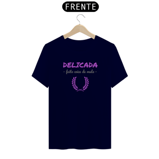 Nome do produto Camiseta Quality Estampa Frase - DELICADA FEITO COICE DE MULA