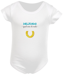 Nome do produto Body Infantil Masculino Estampa Frase - Delicado igual coice de mula