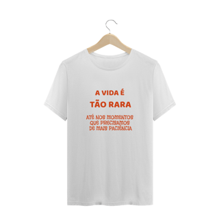 Nome do produto Camiseta Paciência - frase estampada - A vida é tão rara, até nos momentos que precisamos de mais paciência - Quality