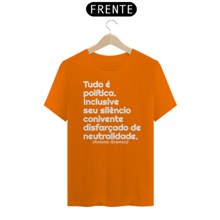 Nome do produto T-shirt Tradicional Tudo é política