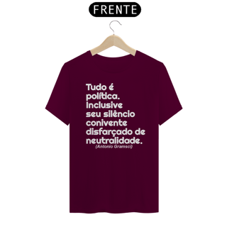 Nome do produto T-shirt Tradicional Tudo é política