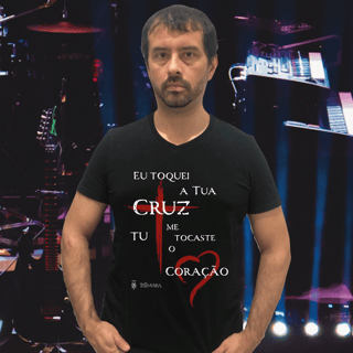 Camiseta Toquei a Tua Cruz (escura)