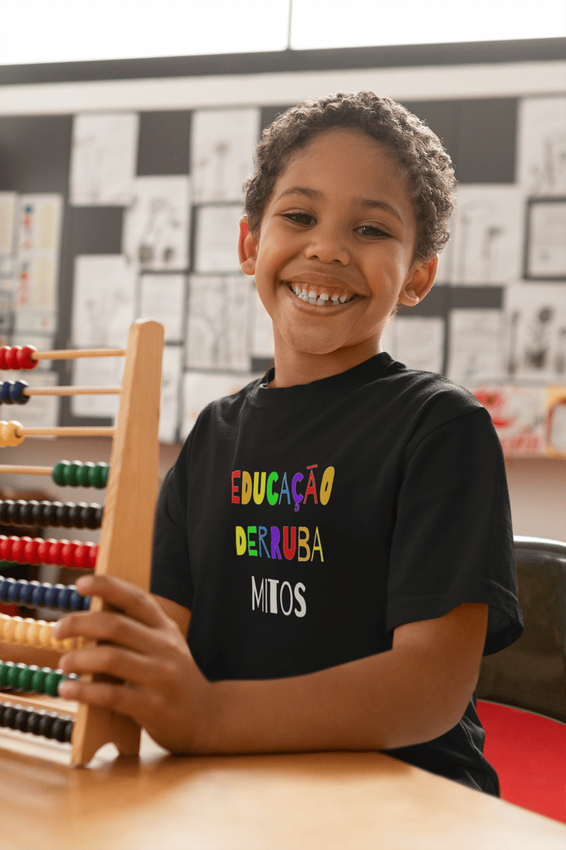 Nome do produto: Educação Derruba Mitos (02 a 8 anos)