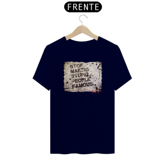 Nome do produto Camiseta Graffiti Stop making stupid people famous