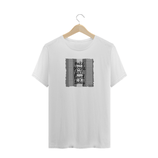 Nome do produto Camiseta Plus Graffiti Make people feel loved today