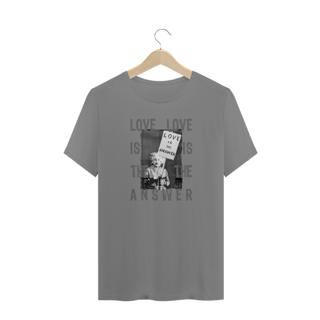 Nome do produto Camiseta Plus Graffiti Love is the answer