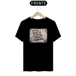 Nome do produto Camiseta Graffiti Stop making stupid people famous