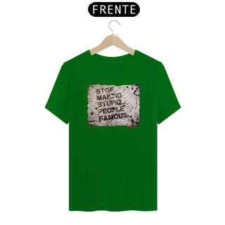 Nome do produto Camiseta Graffiti Stop making stupid people famous