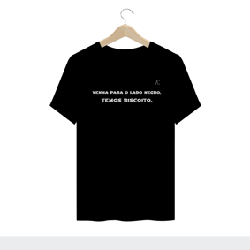 Nome do produto  Camiseta Venha para o lado Negro - Temos biscoito.