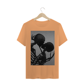 Nome do produto CAMISA COM 2 ESQUELETOS SE BEIJANDO