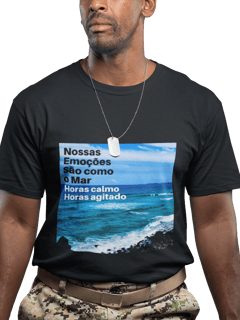 Camiseta Masculina Básica Mar Calmo e Agitado