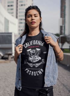 CAMISETA FEMININA PRETA BABY LONG COLEÇÃO CALIFORNIA ROAD  CALIFORNIA PASADENA