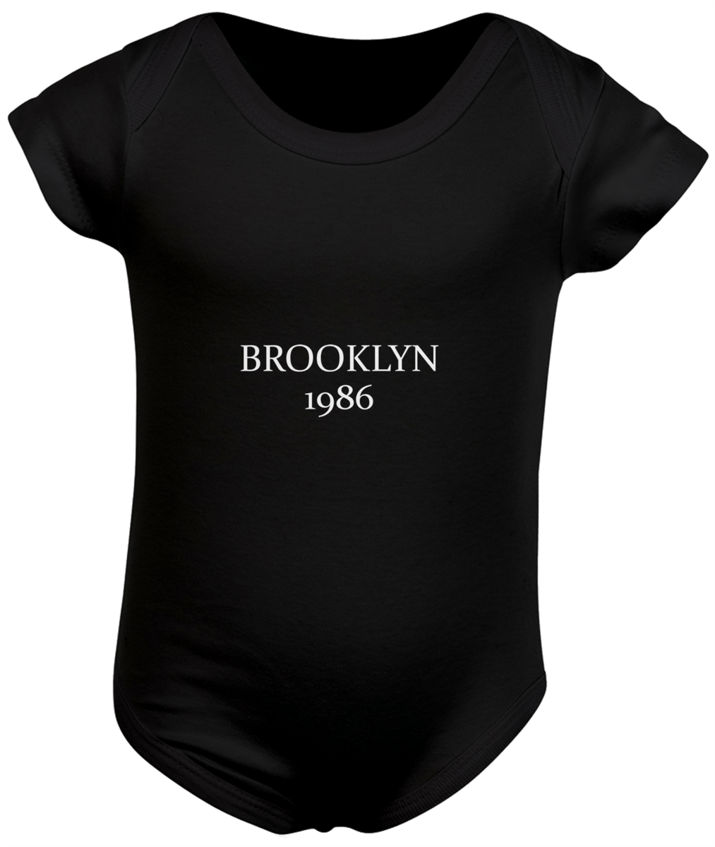 Nome do produto: Body Infantil ▸ Brooklyn 1986