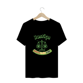 Nome do produto Camiseta plus size escura - justiça
