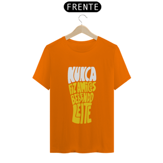 Nome do produto Camiseta Nunca Fiz Amigos bebendo Leite - Camisetas de Boteco