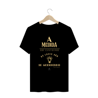 Nome do produto Camiseta Plus Size Claudia Bastos - A Medida Que Caminhamos