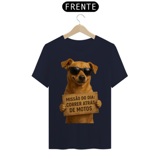 Nome do produtoCaramelo Atitude – “Missão do Dia: Correr Atrás de Motos” | T-Shirt Prime
