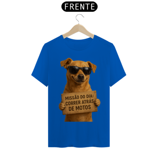 Nome do produtoCaramelo Atitude – “Missão do Dia: Correr Atrás de Motos” | T-Shirt Prime
