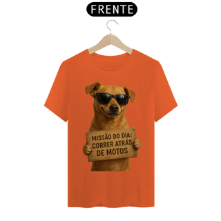 Nome do produtoCaramelo Atitude – “Missão do Dia: Correr Atrás de Motos” | T-Shirt Prime