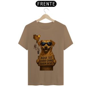Nome do produtoCaramelo Atitude – “Aqui Só Corre Quem Deve” | T-Shirt Prime