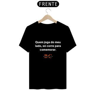 Nome do produto Camiseta - Quem joga do meu lado