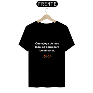 Nome do produto Camiseta - Quem joga do meu lado, só corre pra comemorar