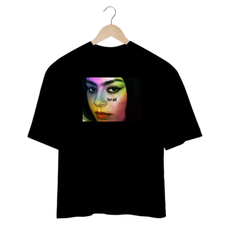 Nome do produto CAMISETA OVERSIZED CHARLI XCX BRAT EYES