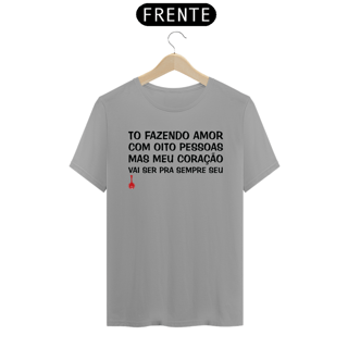 Nome do produto Camiseta To Fazendo Amor com Oito Pessoas