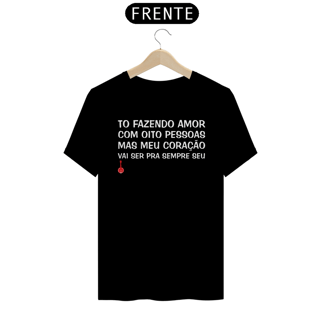 Nome do produto Camiseta To Fazendo Amor com Oito Pessoas