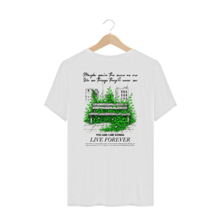 Nome do produto Camiseta Plus Size Oasis Live Forever (Estampa nas Costas)