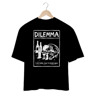 Nome do produto Camiseta Oversized Green Day Dilemma (Preta & Vinho)