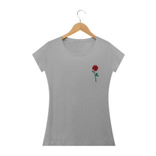 Nome do produtoCamisa clássica feminina com flor rosa