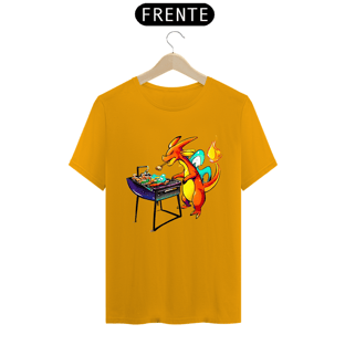 Nome do produtoT-SHIRT CLASSIC - CHARIZARD FAZENDO CHURRASCO