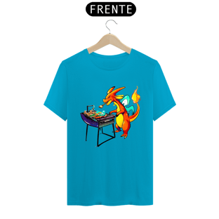 Nome do produtoT-SHIRT CLASSIC - CHARIZARD FAZENDO CHURRASCO