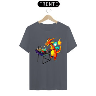 Nome do produtoT-SHIRT CLASSIC - CHARIZARD FAZENDO CHURRASCO