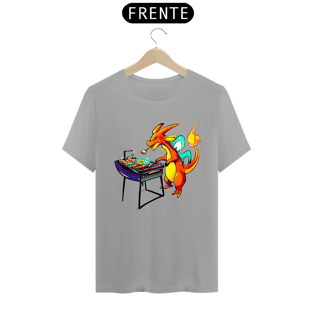 Nome do produtoT-SHIRT CLASSIC - CHARIZARD FAZENDO CHURRASCO
