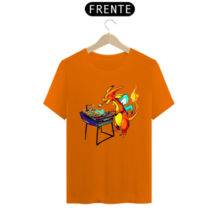 Nome do produtoT-SHIRT CLASSIC - CHARIZARD FAZENDO CHURRASCO