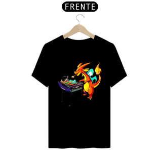 Nome do produtoT-SHIRT CLASSIC - CHARIZARD FAZENDO CHURRASCO