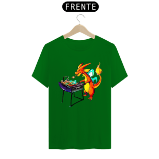 Nome do produtoT-SHIRT CLASSIC - CHARIZARD FAZENDO CHURRASCO