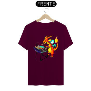 Nome do produtoT-SHIRT CLASSIC - CHARIZARD FAZENDO CHURRASCO