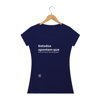 Nome do produto Estudos apontam que não ta fácil pra ninguém | Camiseta baby long