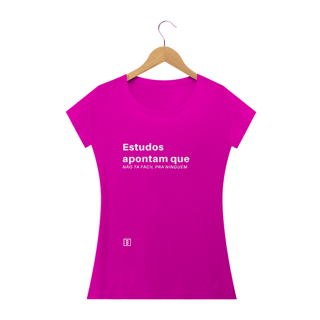 Nome do produto Estudos apontam que não ta fácil pra ninguém | Camiseta baby long